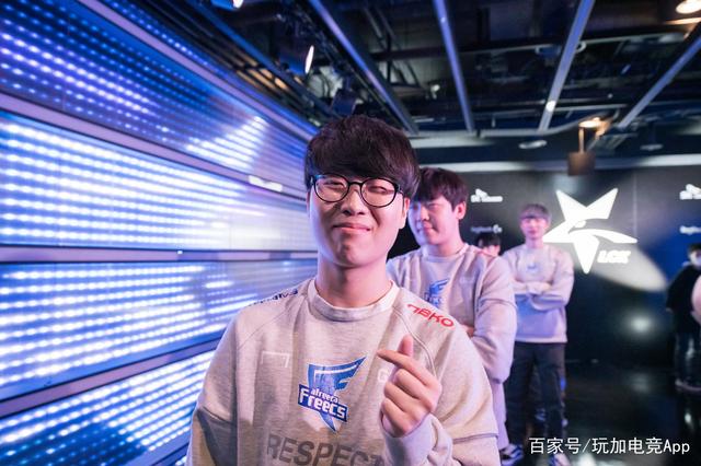 表现更是无 表现更是无